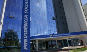 Fila do INSS atinge menor nível em 21 meses