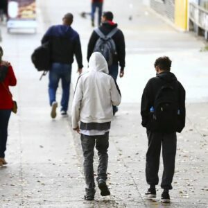 Frente fria traz geada e queda brusca de temperatura ao Sul do Brasil