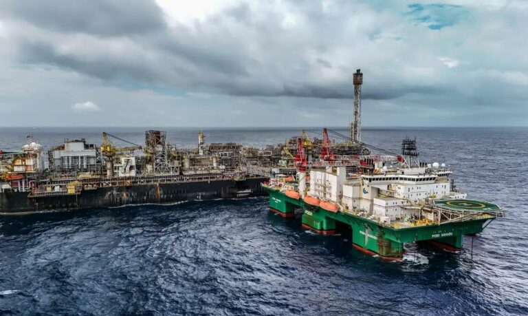 Governo mantém imposto de 12% sobre exportação de petróleo
