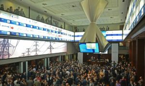Ibovespa sobe a 174 mil pontos com expectativa de corte na Selic