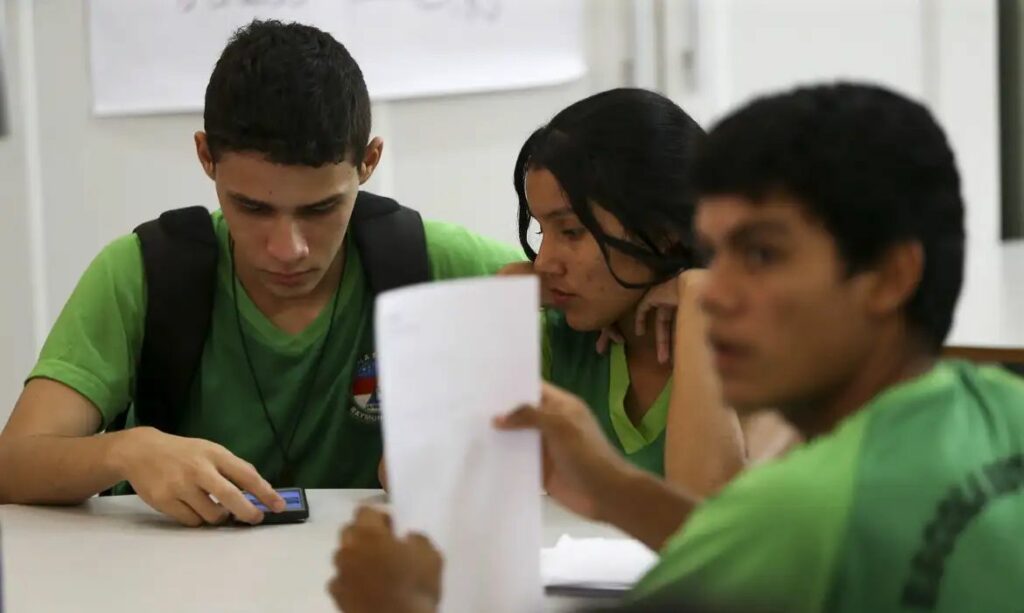 Inclusão digital no Brasil: o abismo tecnológico entre periferia e polos