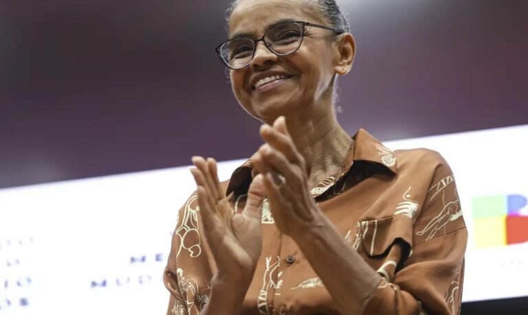 Marina Silva recebe Legião de Honra, maior condecoração da França