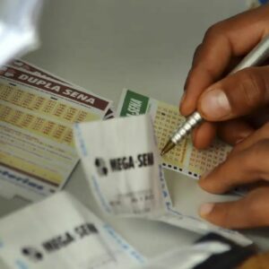 Mega-Sena acumula e prêmio vai a R$ 30 milhões; veja os números