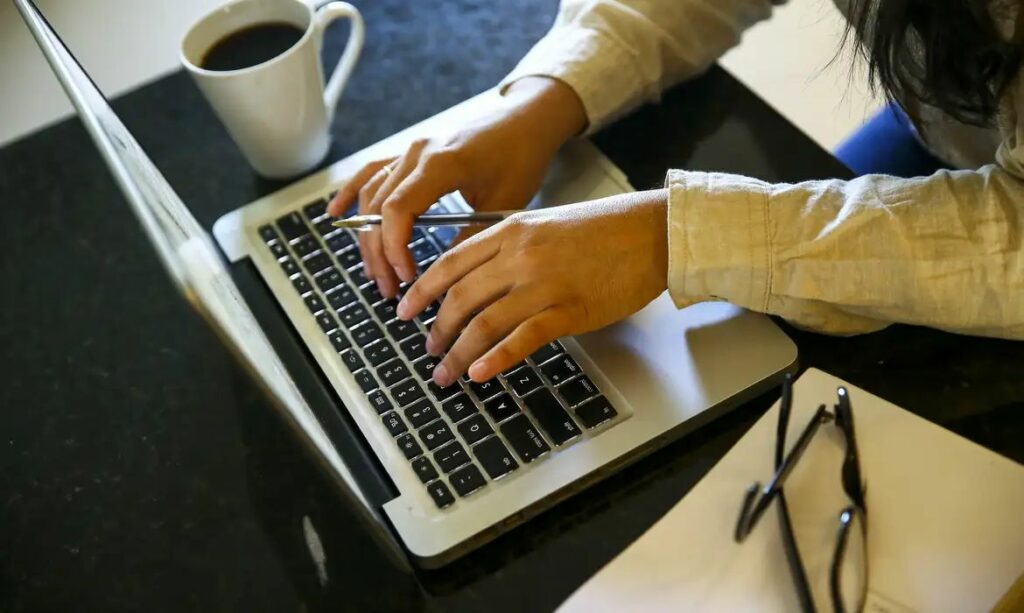 ONU Mulheres oferece curso digital gratuito com auxílio para participantes