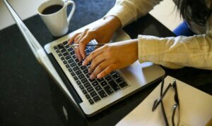 ONU Mulheres oferece curso digital gratuito com auxílio para participantes