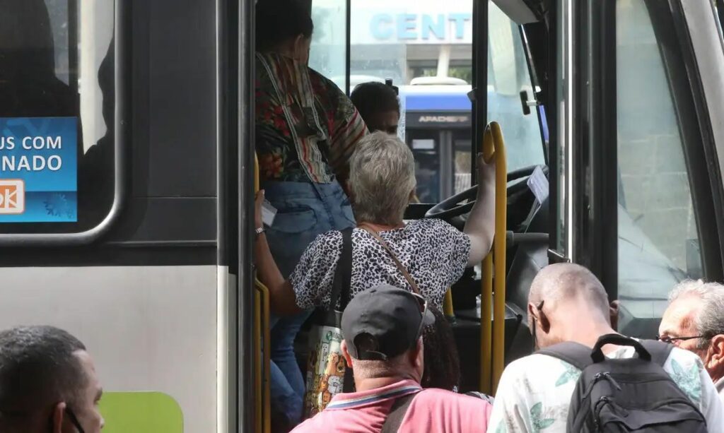 Rodoviários do Rio buscam acordo salarial em audiência no TRT-RJ