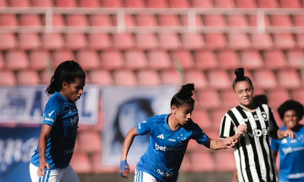 Cruzeiro goleia Botafogo por 4 a 0 no Brasileirão Feminino